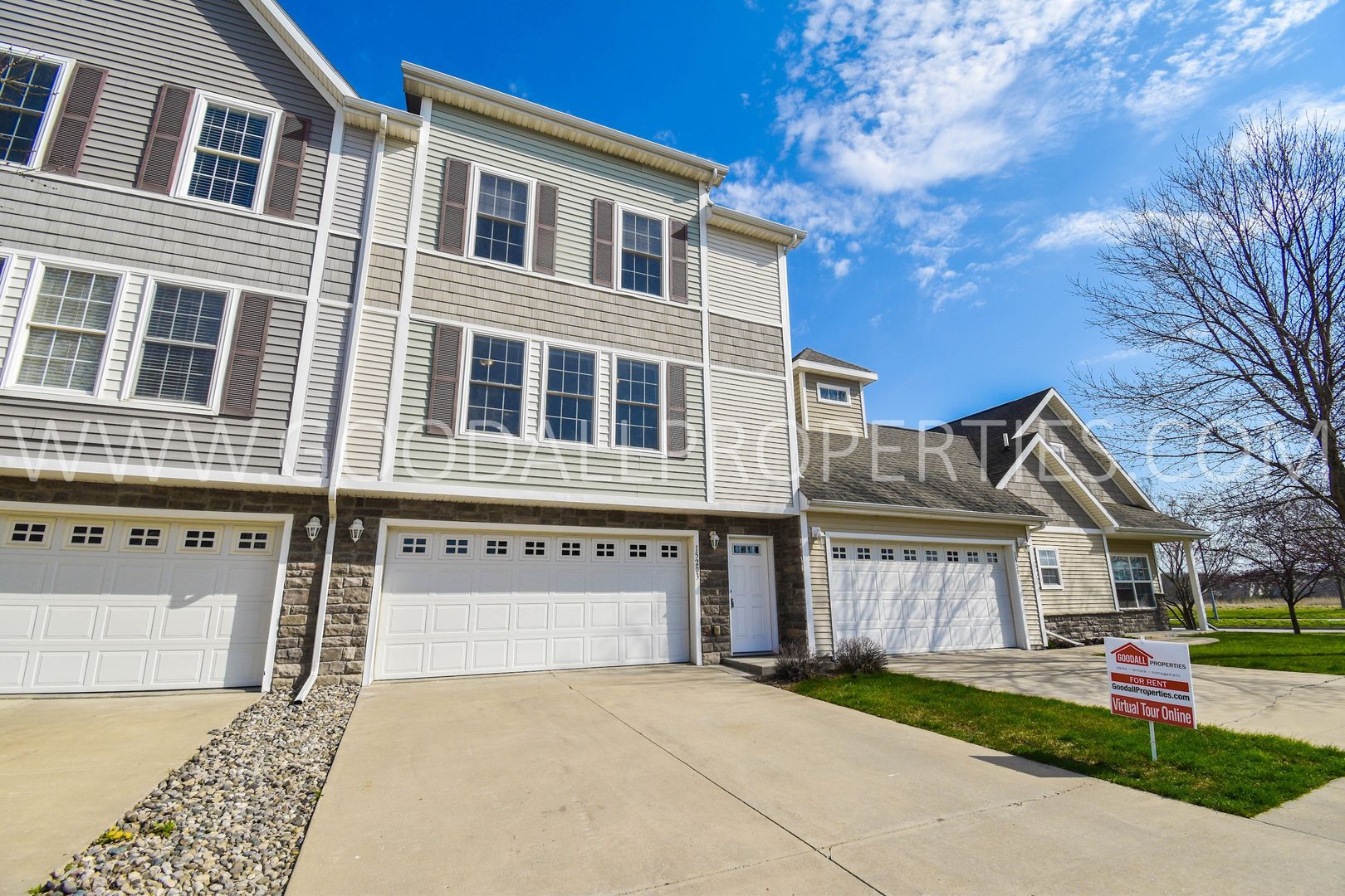 Urbandale Townhome: 15203 Townsend Ave