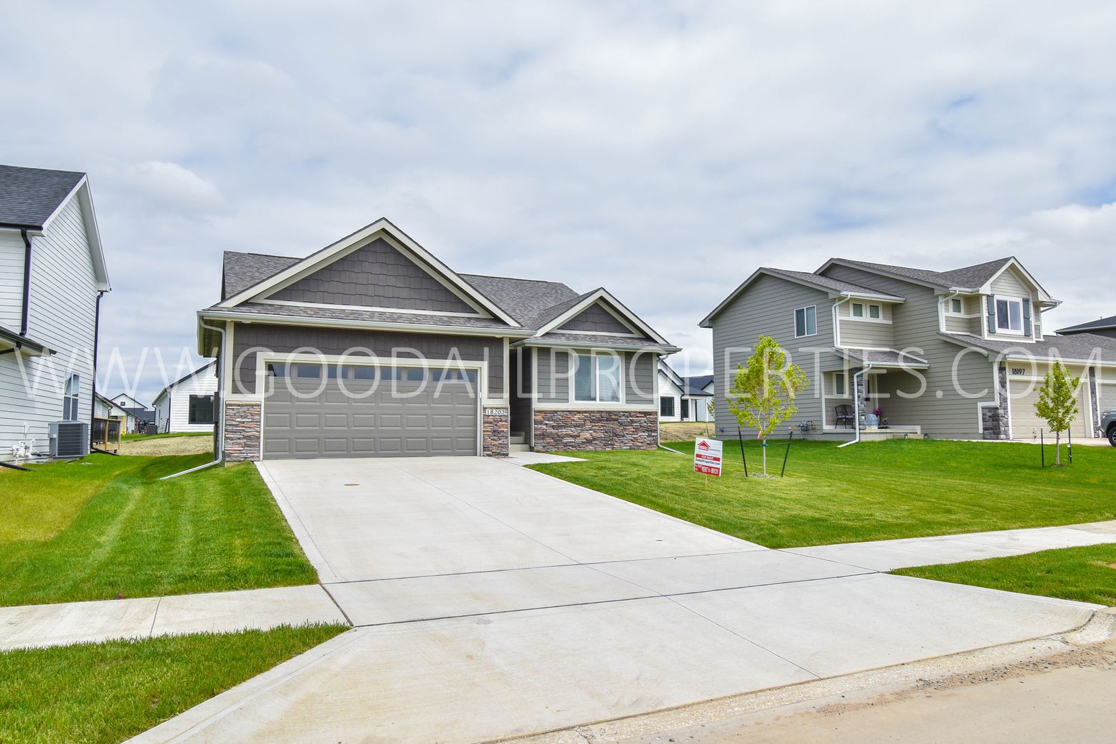 Clive House: 18203 Alpine Dr