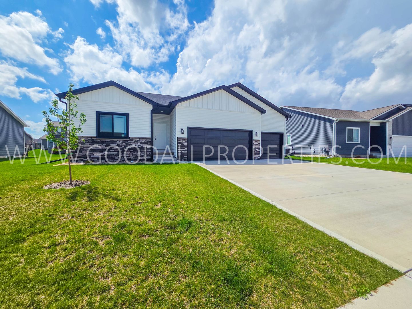 Waukee House: 650 NW Rosemont Dr