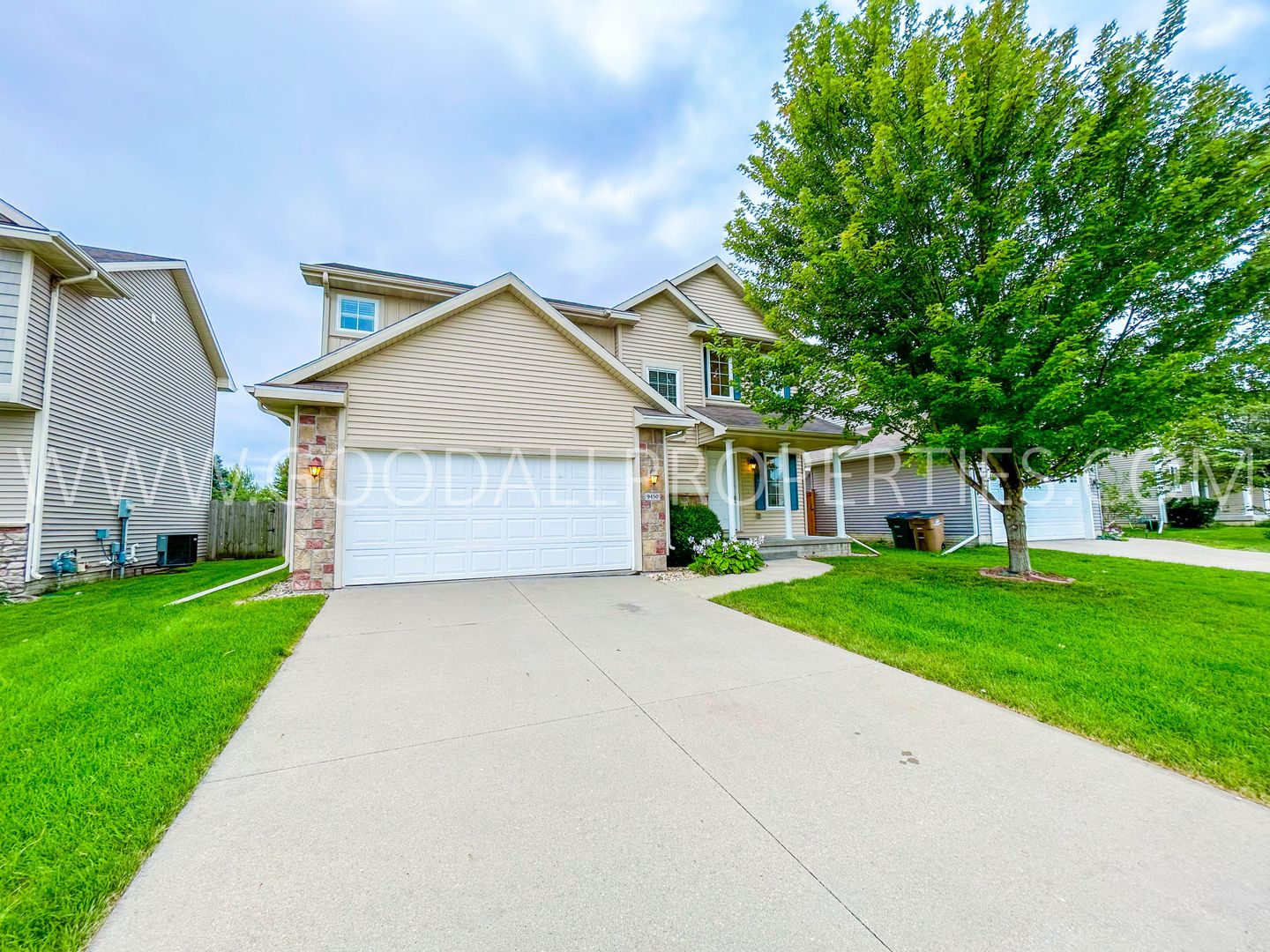West Des Moines House: 9450 Red Sunset Dr