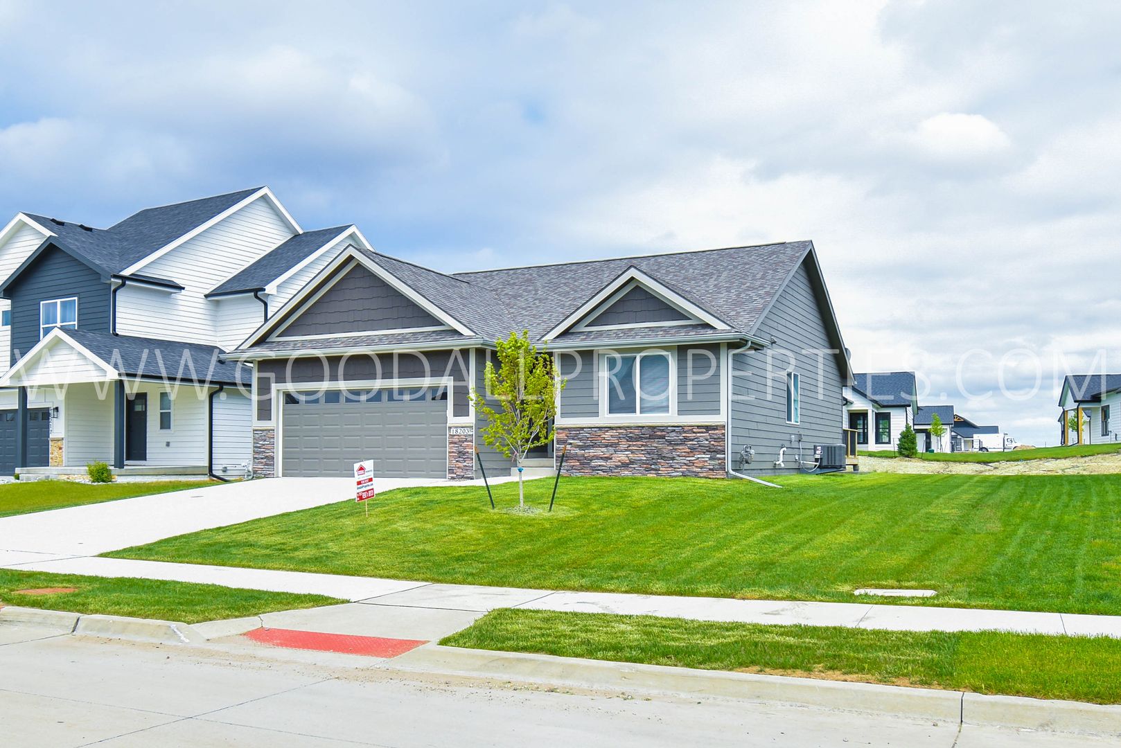 Clive House: 18203 Alpine Dr