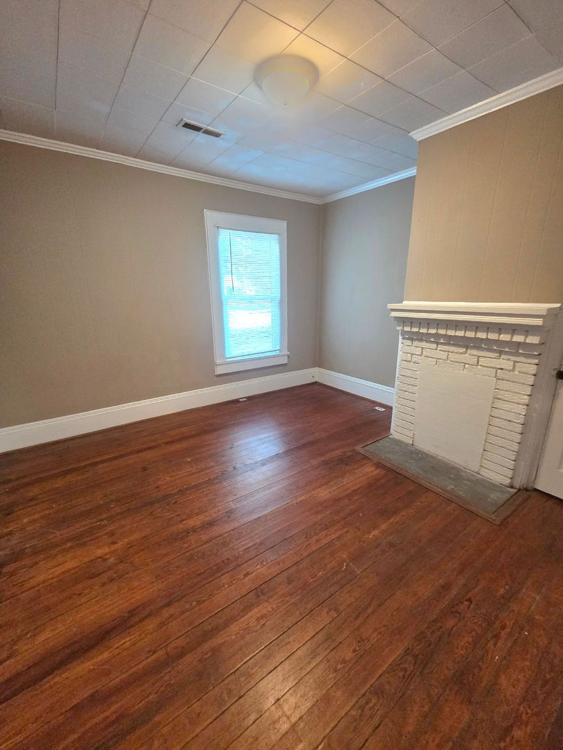 105 Church Ave. NE 6 of 10