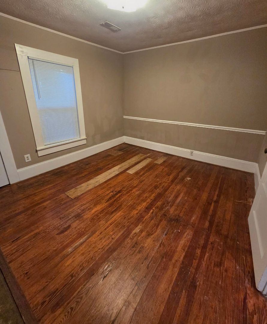 105 Church Ave. NE 9 of 10