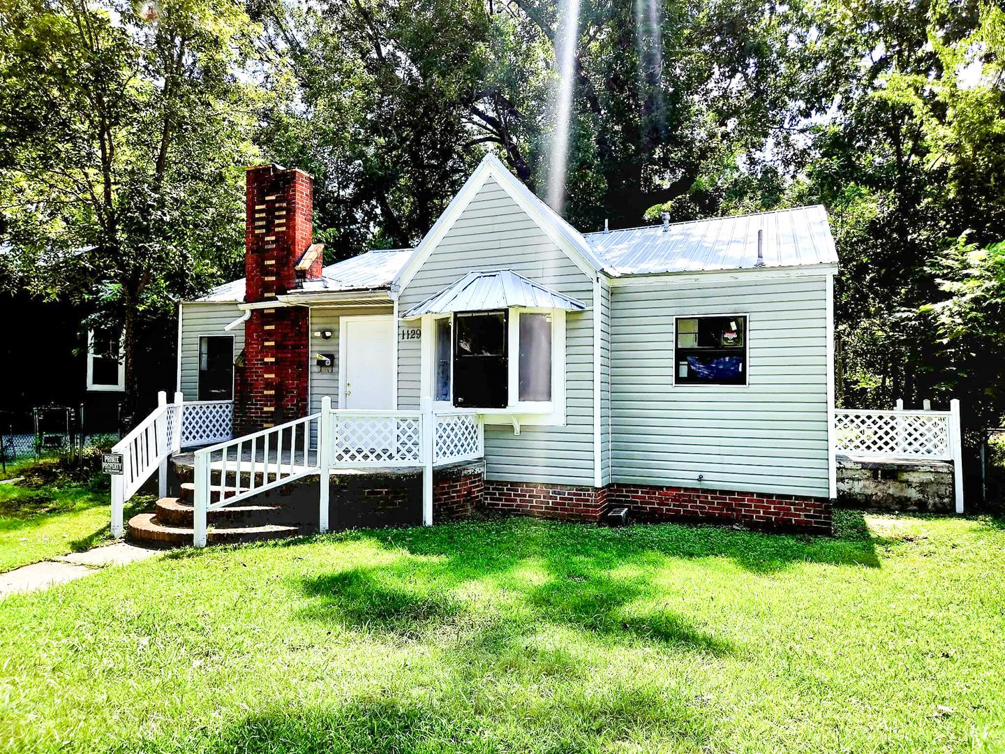 Gadsden House: 1129 Stillman Ave
