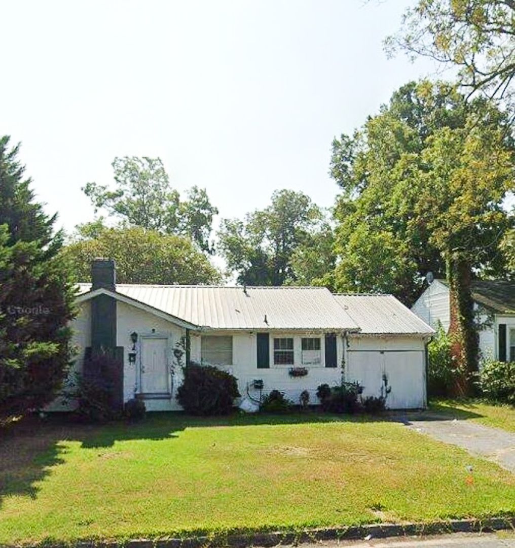 Gadsden House: 313 N 9th St
