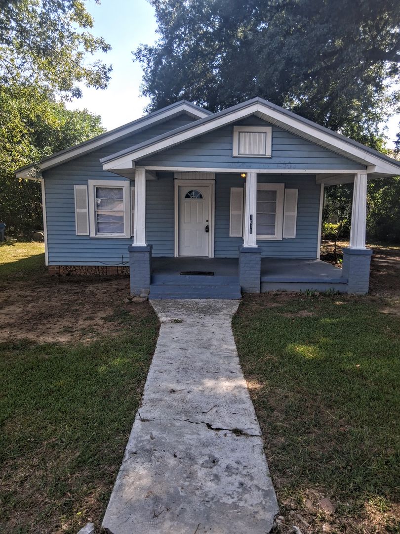 Oxford House: 1018 Bruce Street