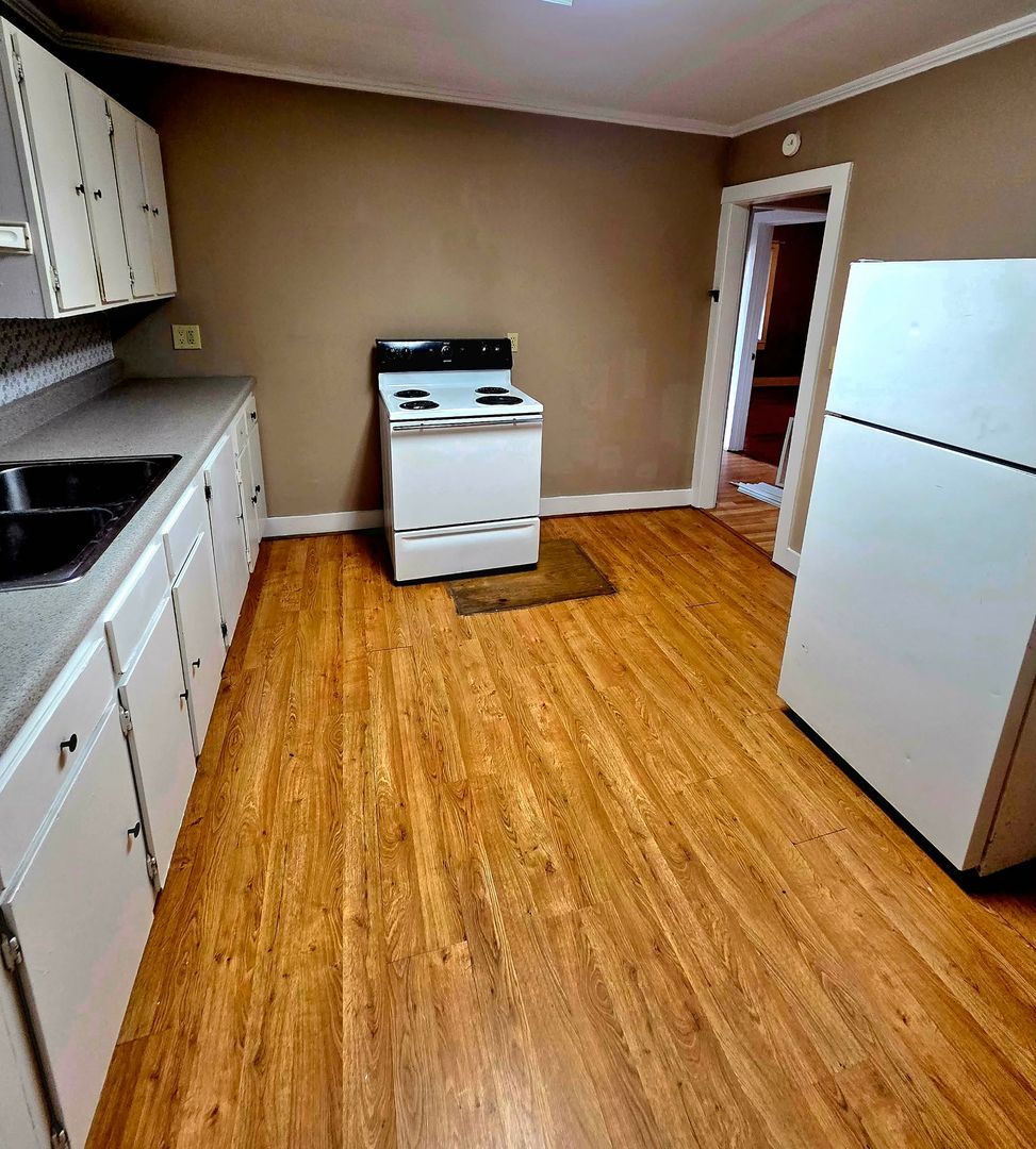 105 A Church Ave. NE 4 of 7