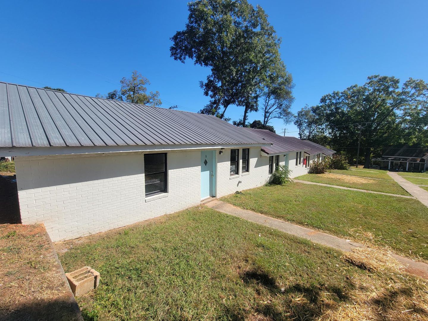 Oxford Apartment: 600 Mcpherson St