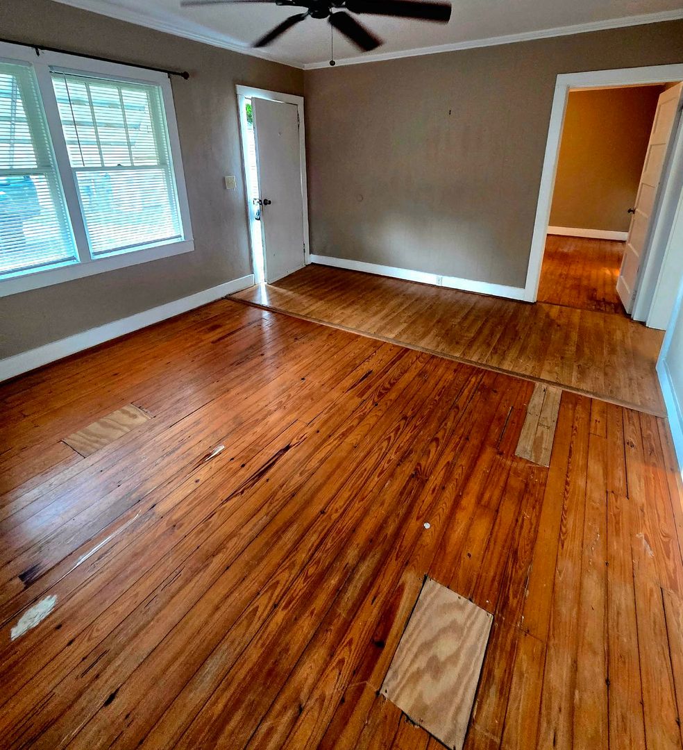 105 A Church Ave. NE 2 of 7