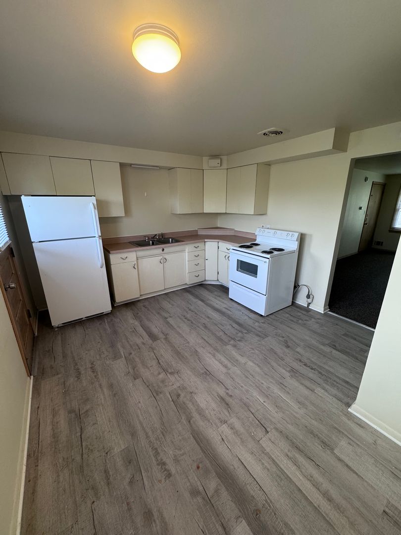 Racine Apartment: 3929 Erie St.