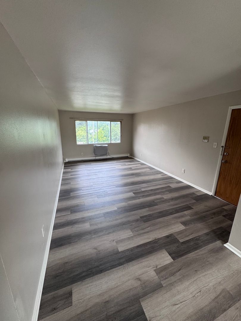 Kenosha Apartment: 1735 15th Ave