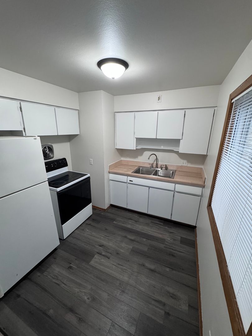 West Allis Apartment: 8641 W Lapham Ave