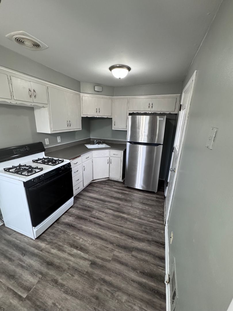 Racine Apartment: 515 3 Mile Rd.