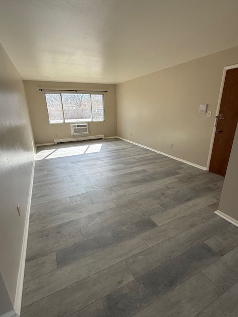 Kenosha Apartment: 1735 15th Ave