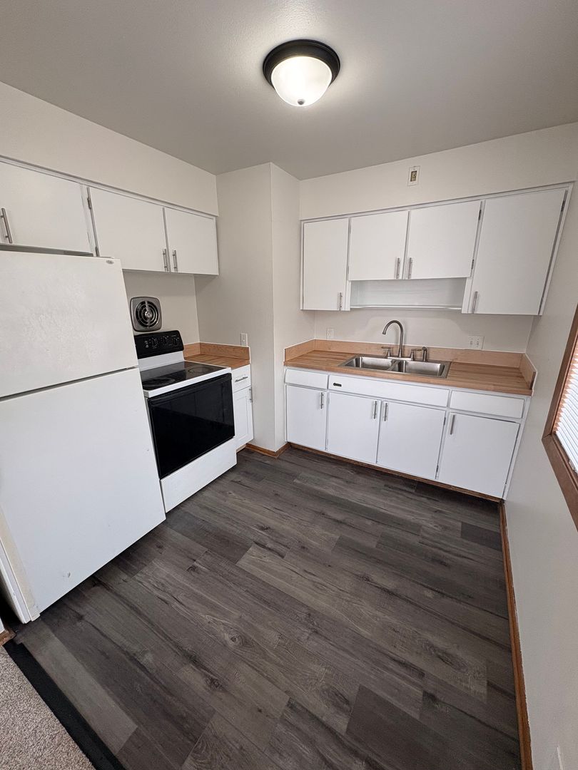 West Allis Apartment: 8641 W Lapham St