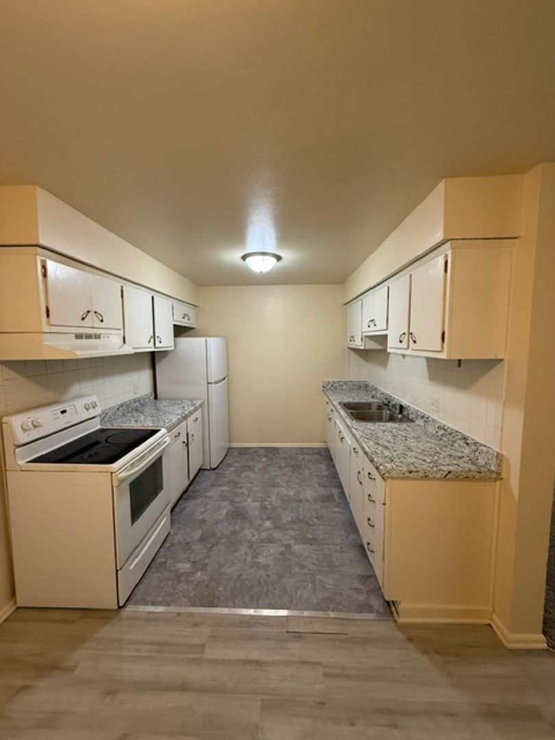 Kenosha Apartment: 5414 58th Ave