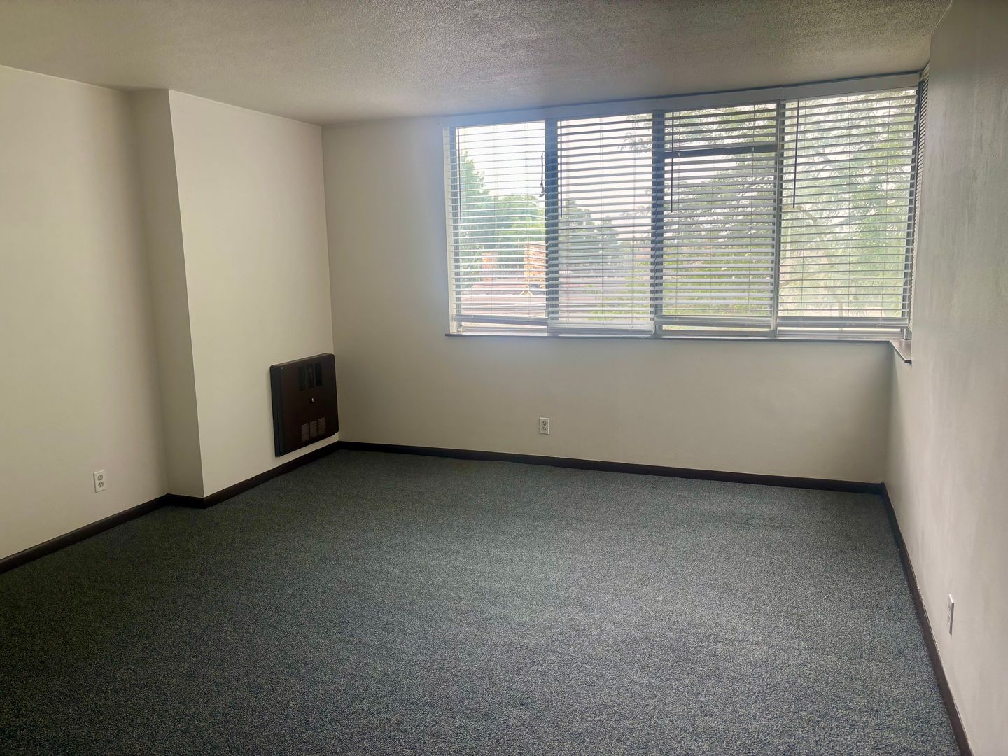 Milwaukee Apartment: 1869 N Cambridge Ave
