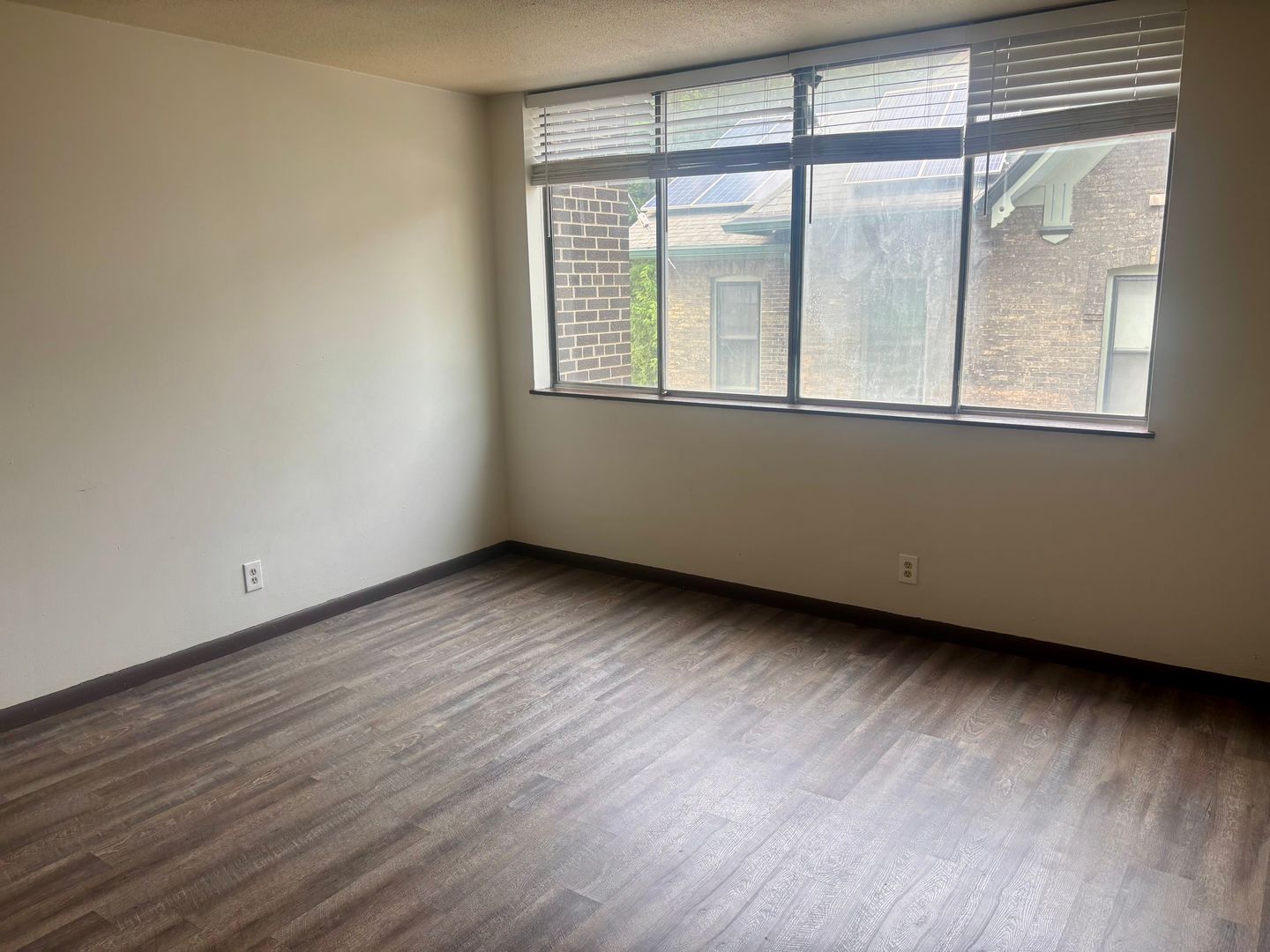 Milwaukee Apartment: 1869 N Cambridge Ave