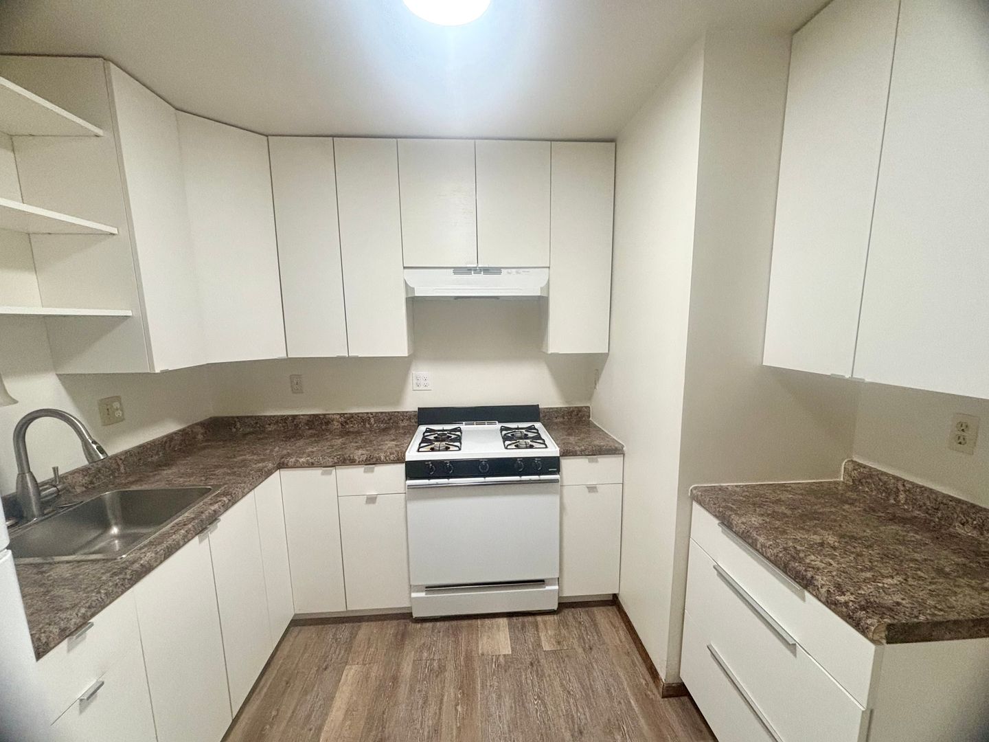 Milwaukee Apartment: 2630 N Murray Ave