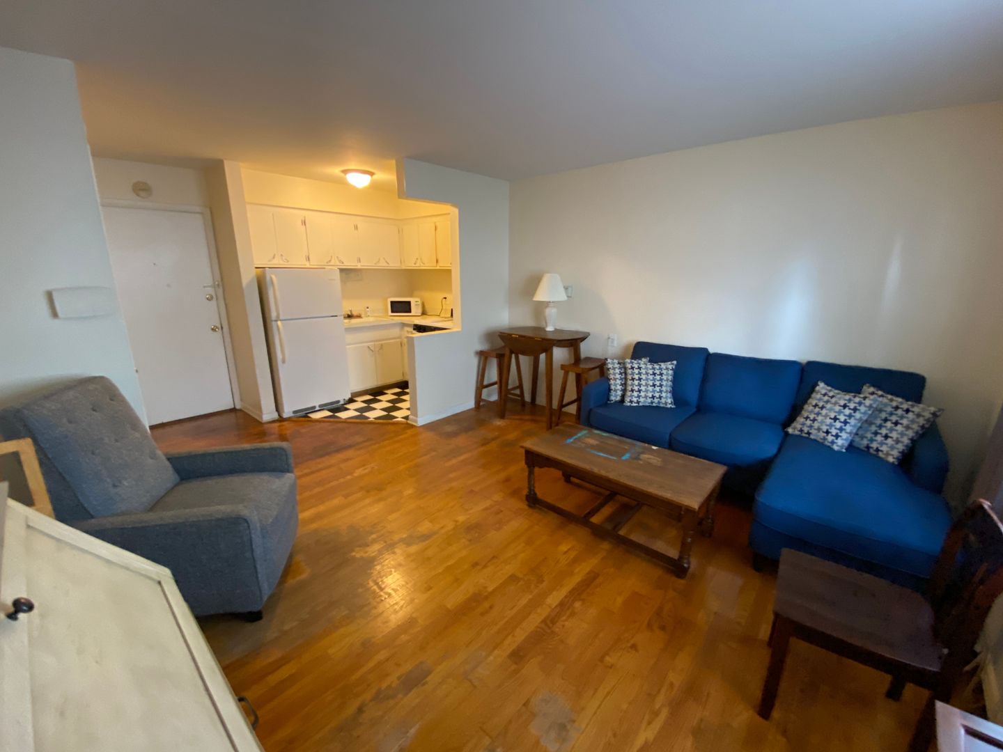Milwaukee Apartment: 1579 N Farwell Ave