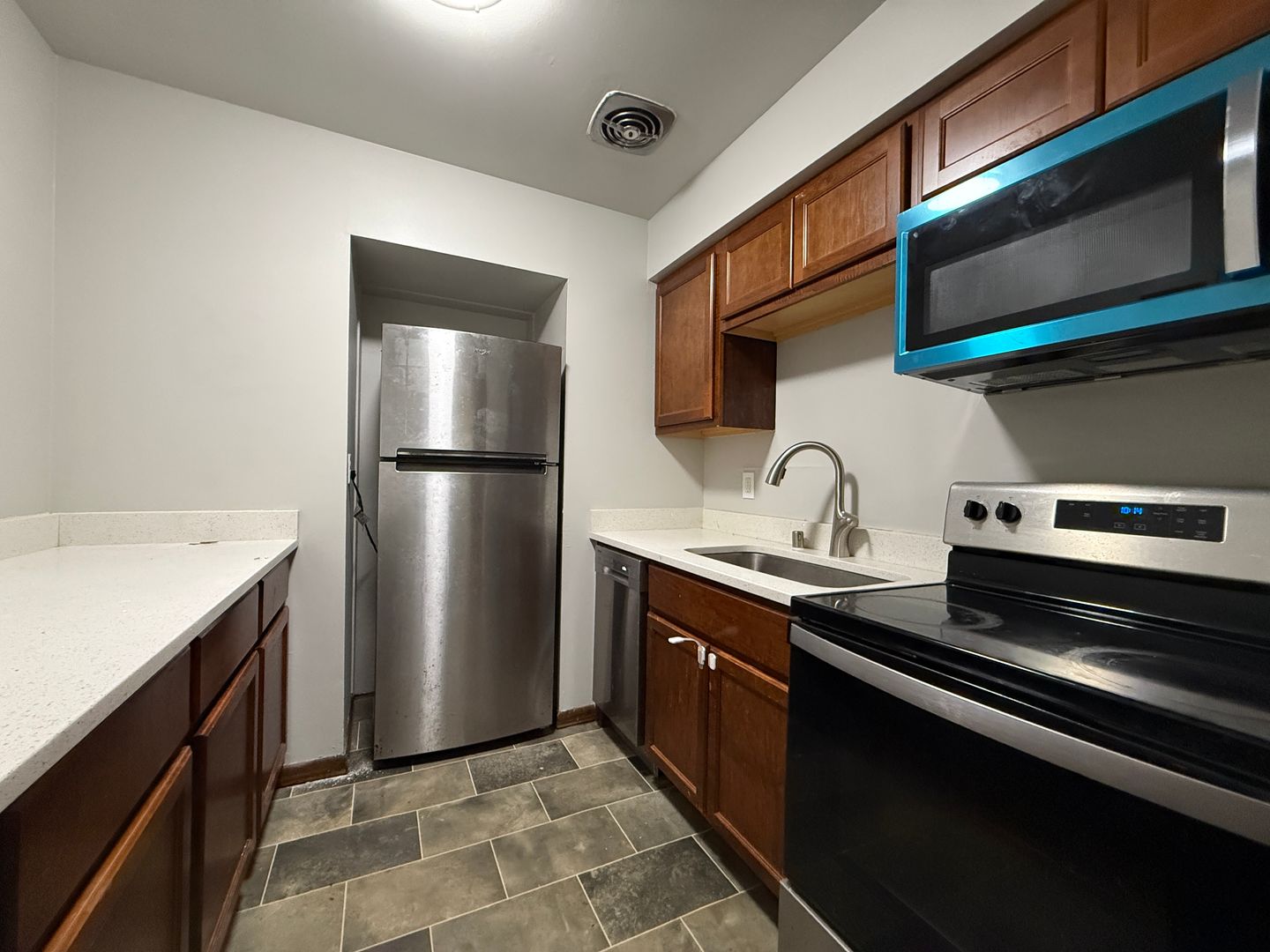 Milwaukee Apartment: 3885 N Humboldt Blvd