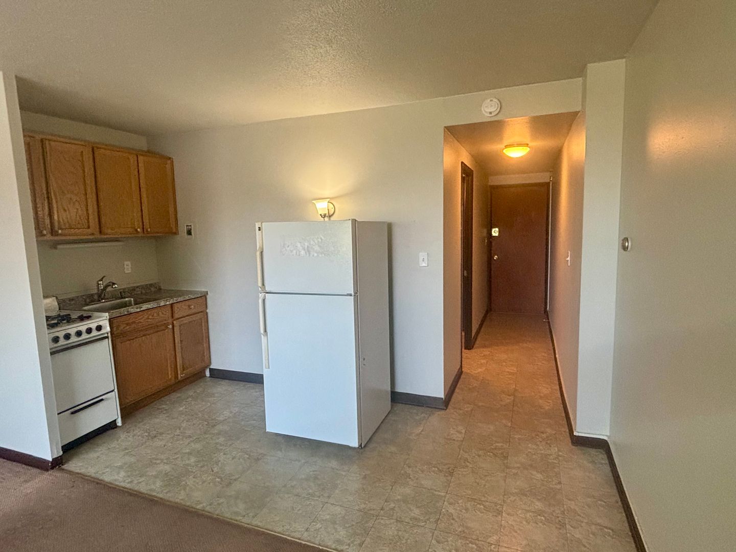 Milwaukee Apartment: 1869 N Cambridge Ave