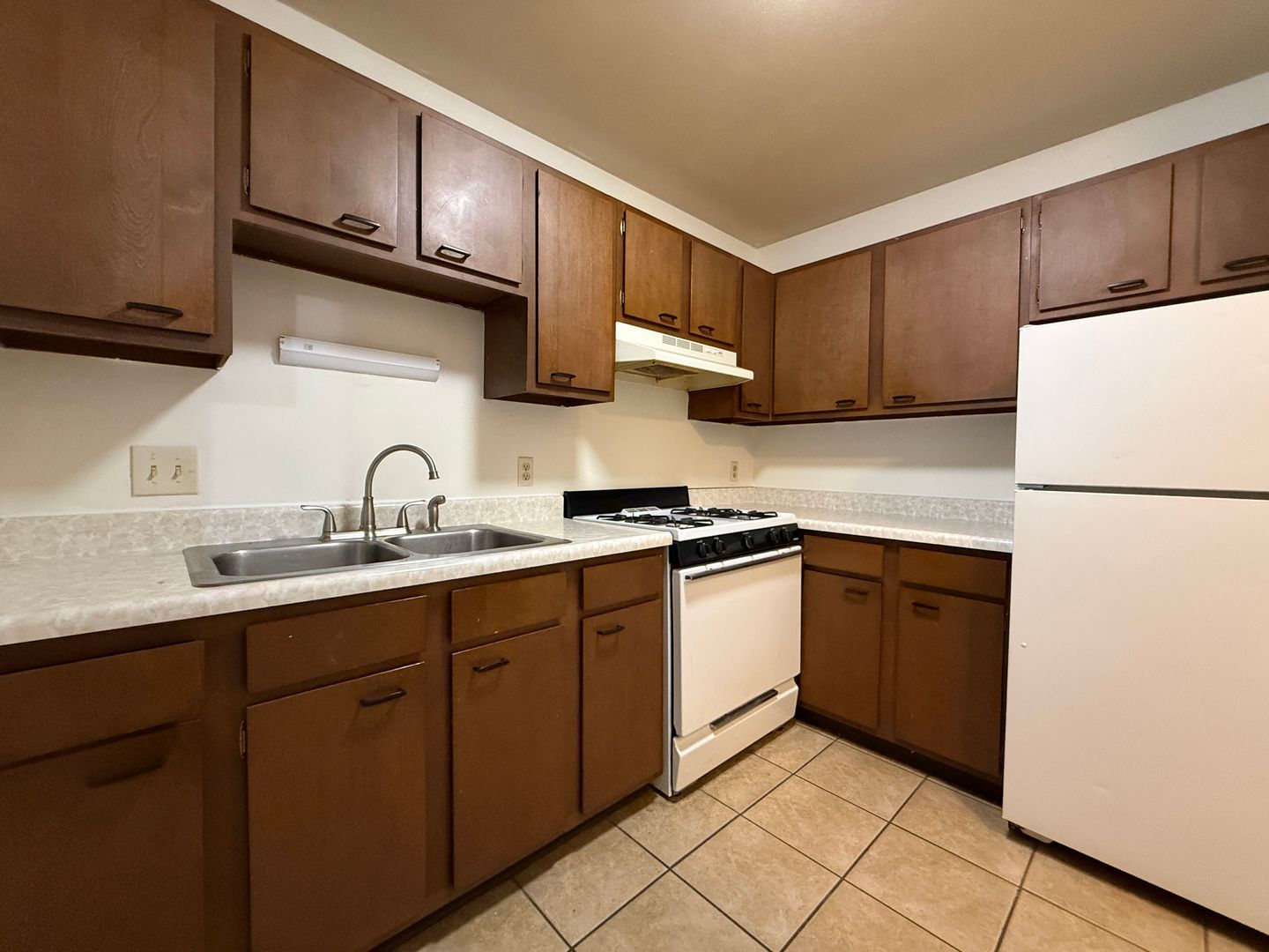 Milwaukee Apartment: 2637 N Frederick Ave