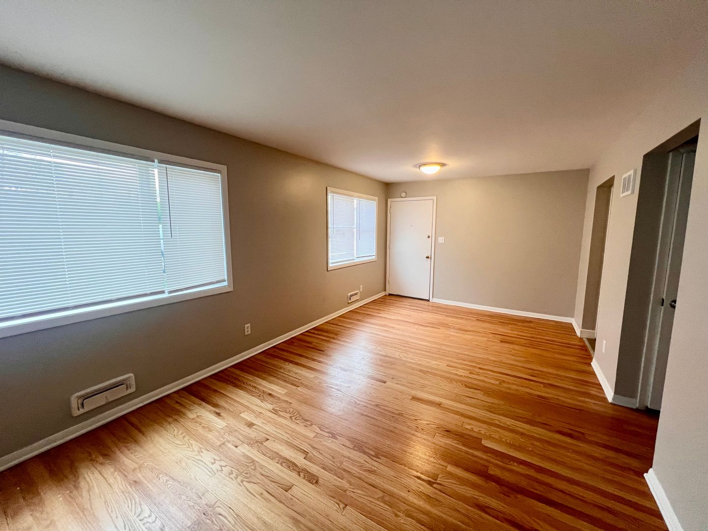 Milwaukee Apartment: 3885 N Humboldt Blvd