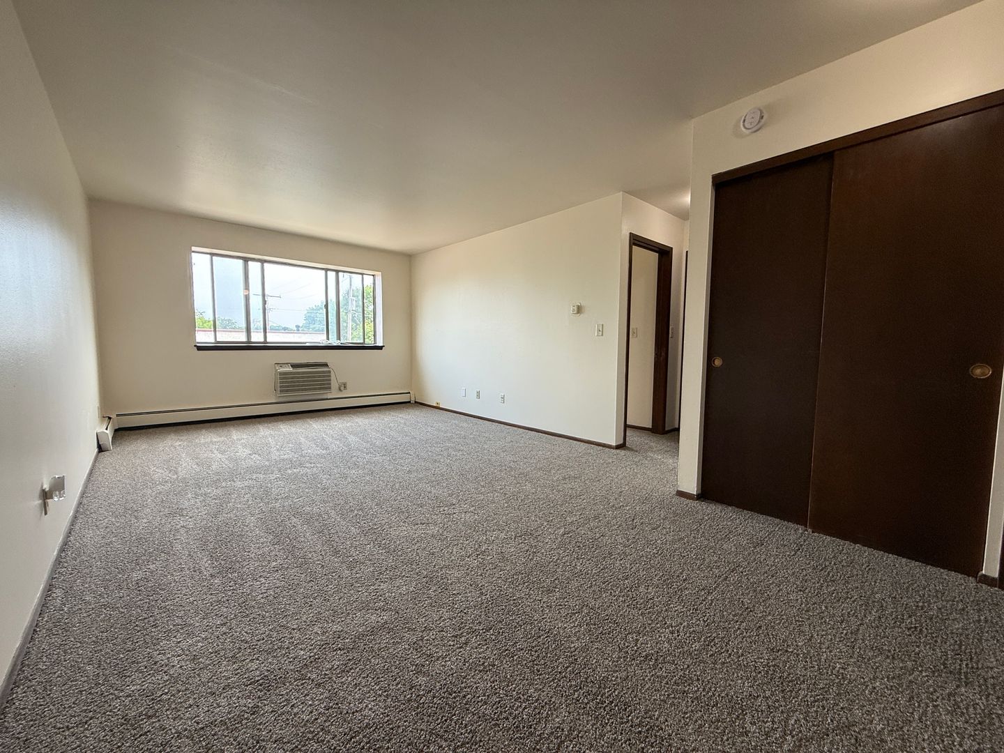 Milwaukee Apartment: 2630 N Murray Ave
