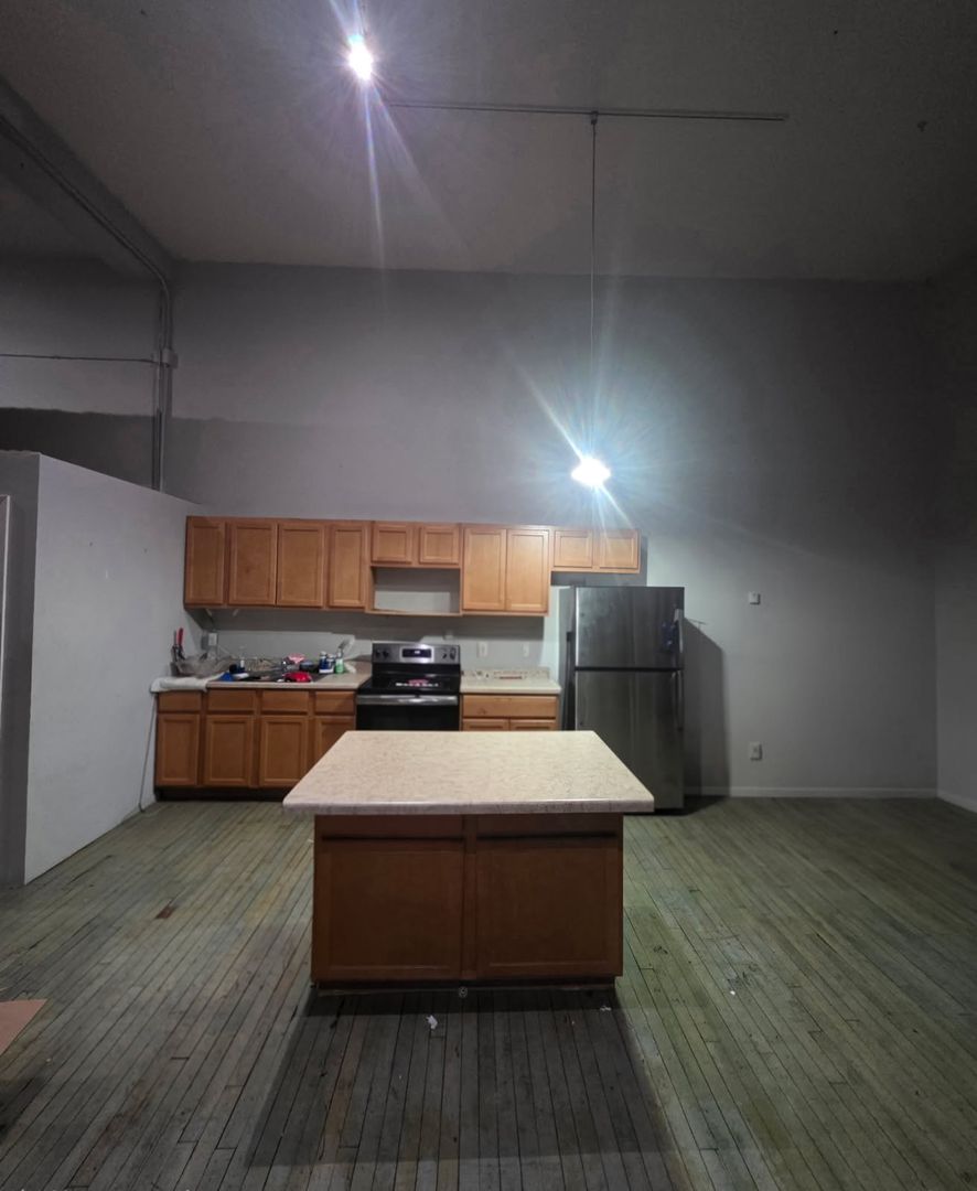 Milwaukee Apartment: 900 S 5th St