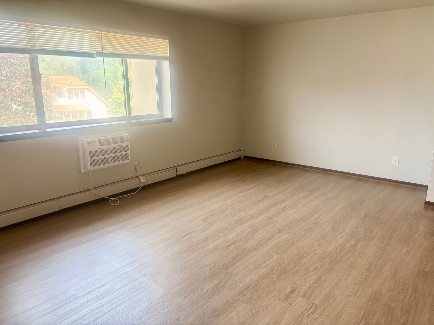 Milwaukee Apartment: 2630 N Murray Ave