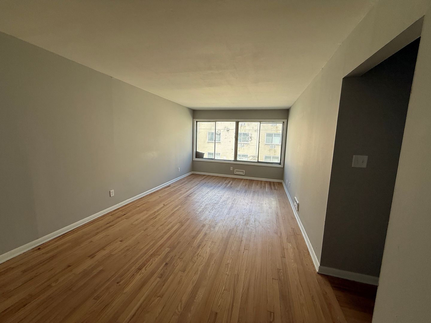 Milwaukee Apartment: 3885 N Humboldt Blvd