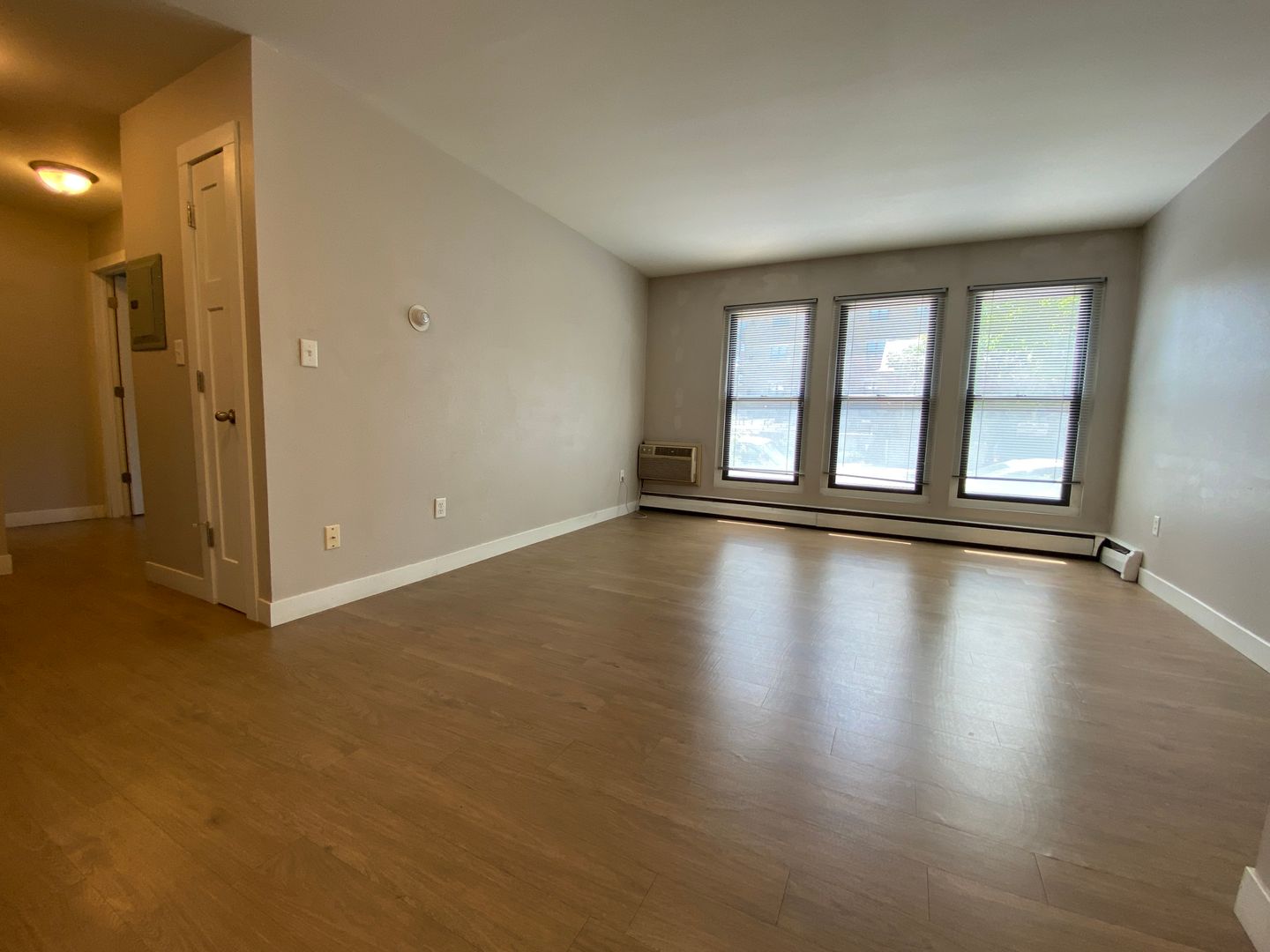 Milwaukee Apartment: 2019 N Farwell Ave