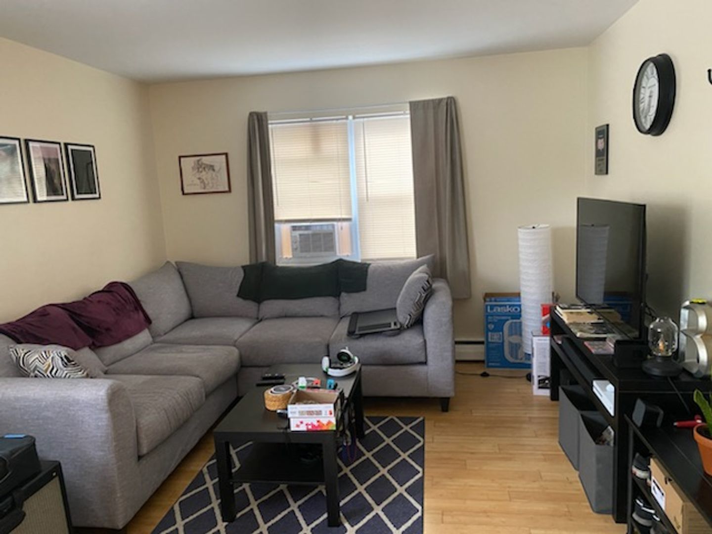 Milwaukee Apartment: 1004 E Pleasant St