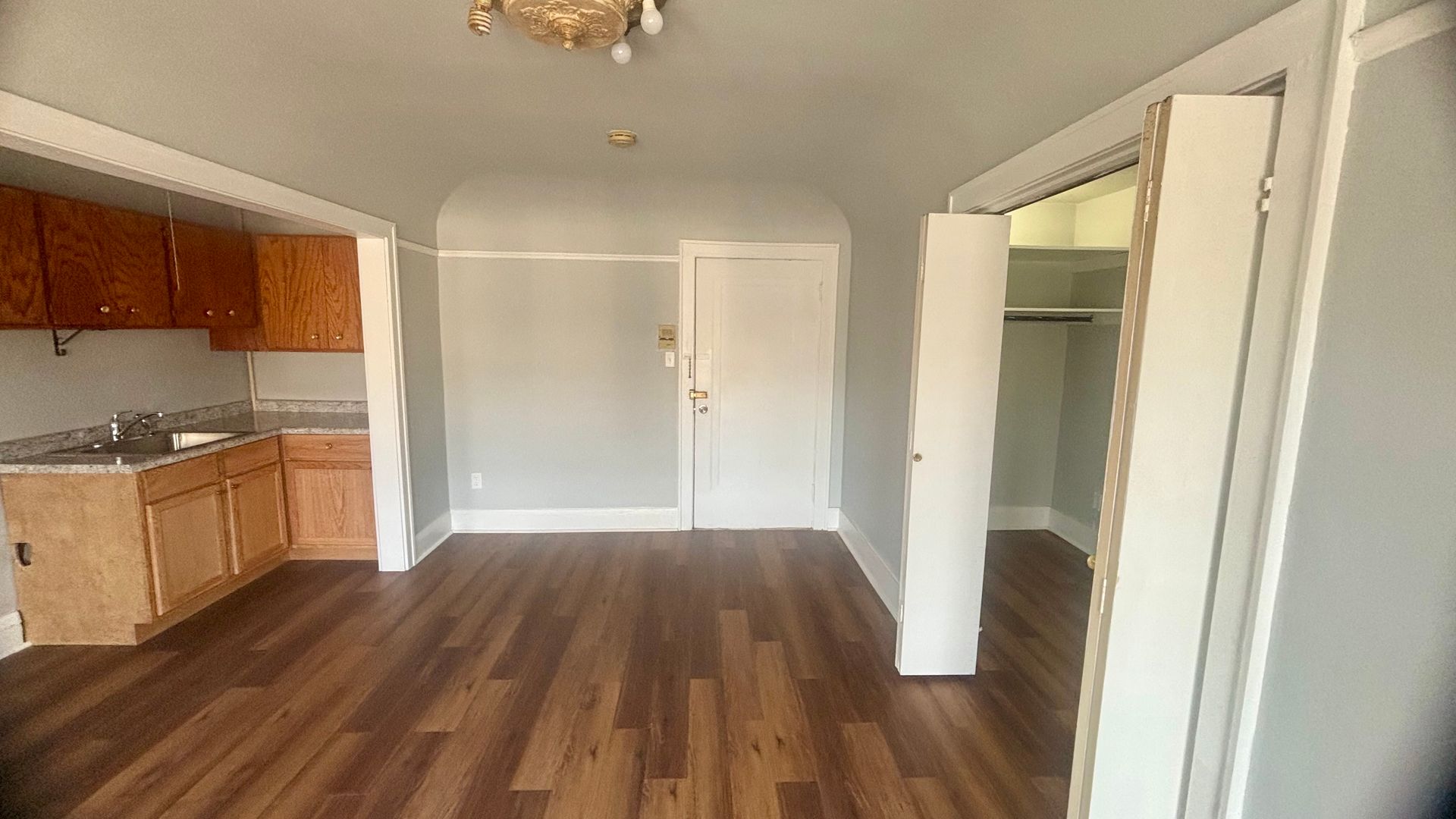 Milwaukee Apartment: 1345 N Astor St