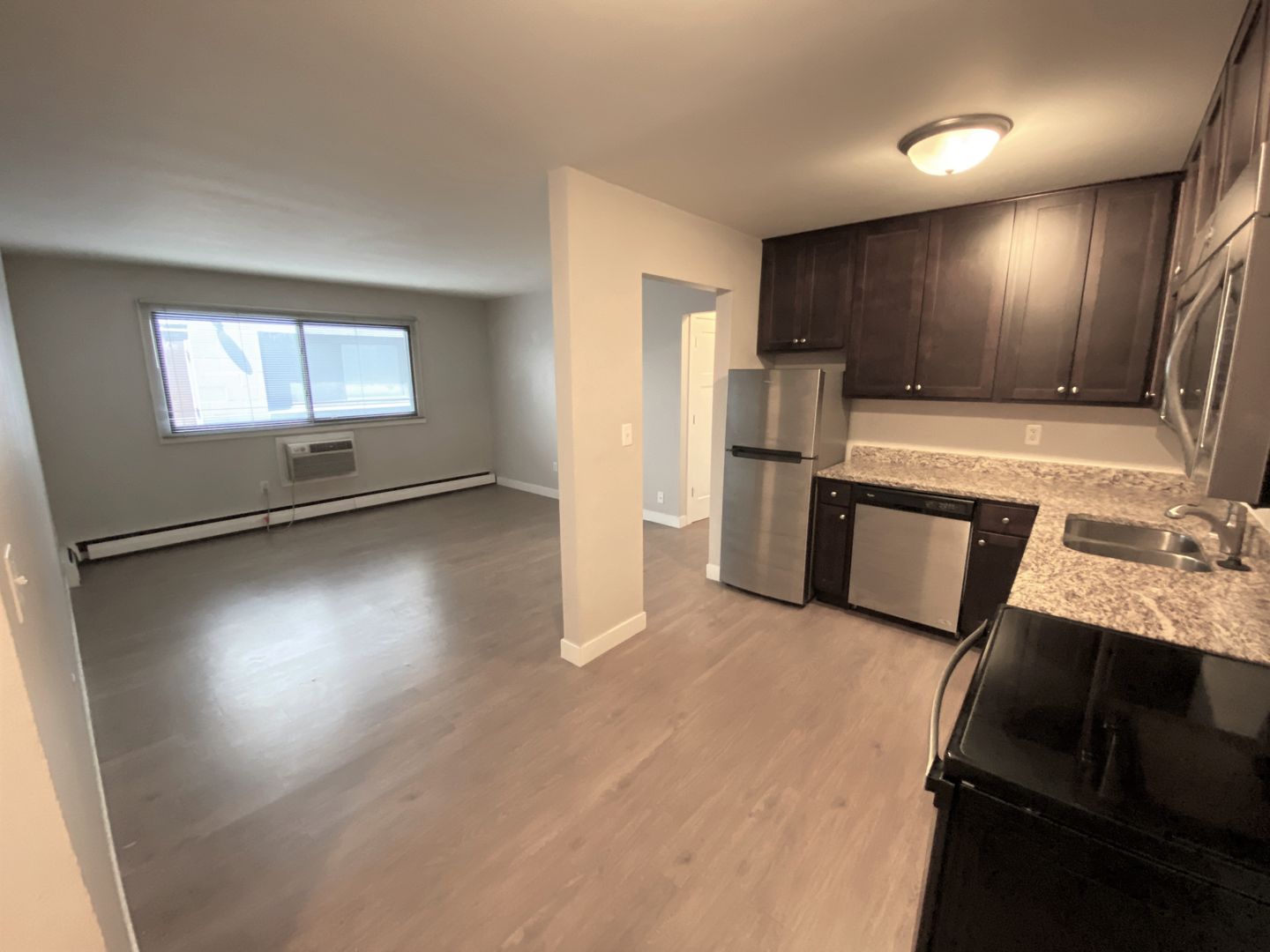 Milwaukee Apartment: 2019 N Farwell Ave