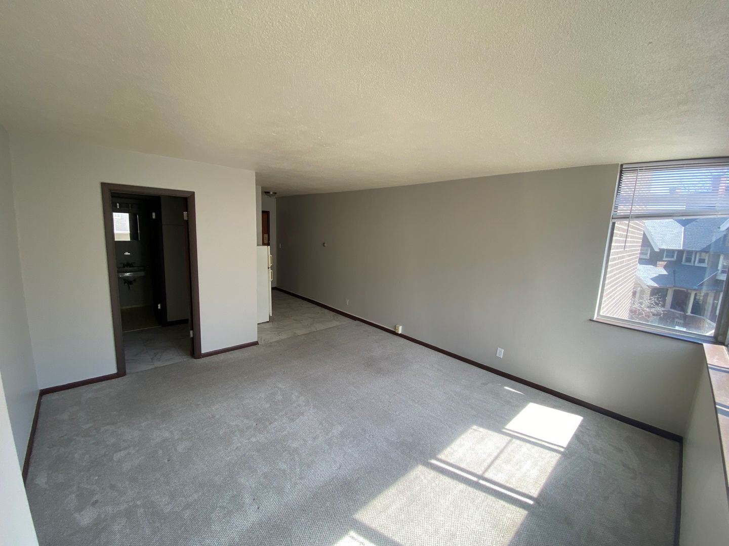 Milwaukee Apartment: 1869 N Cambridge Ave