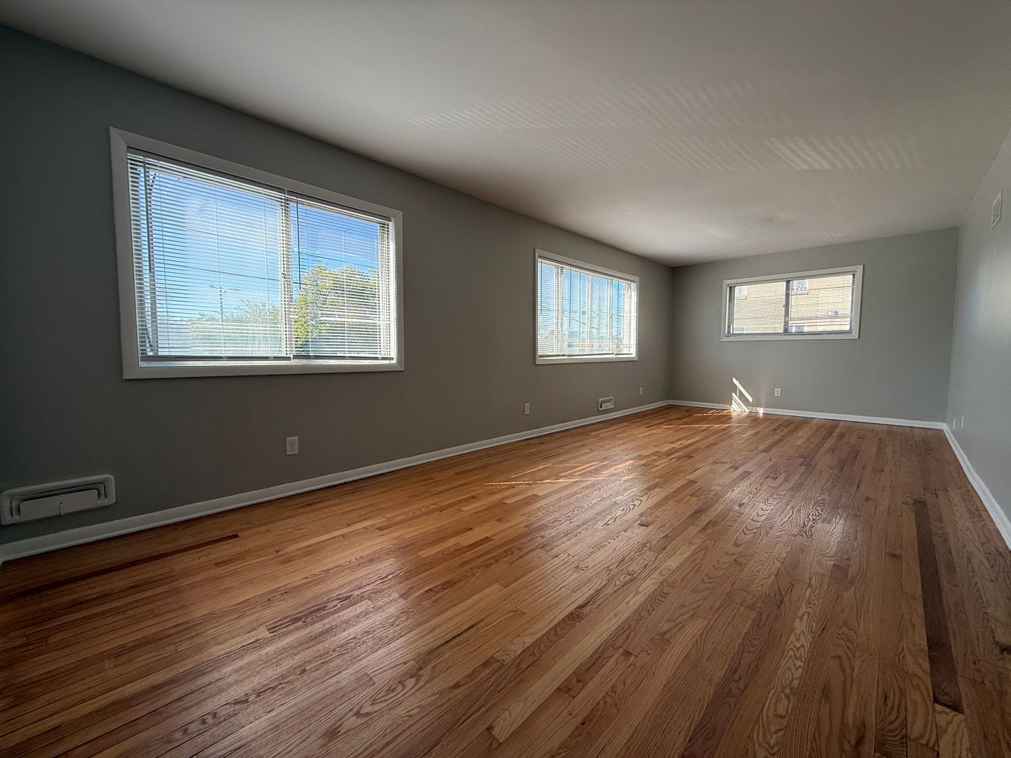 Milwaukee Apartment: 3885 N Humboldt Blvd