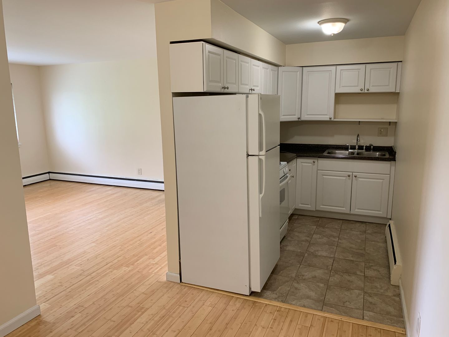 Milwaukee Apartment: 2342 S Austin St