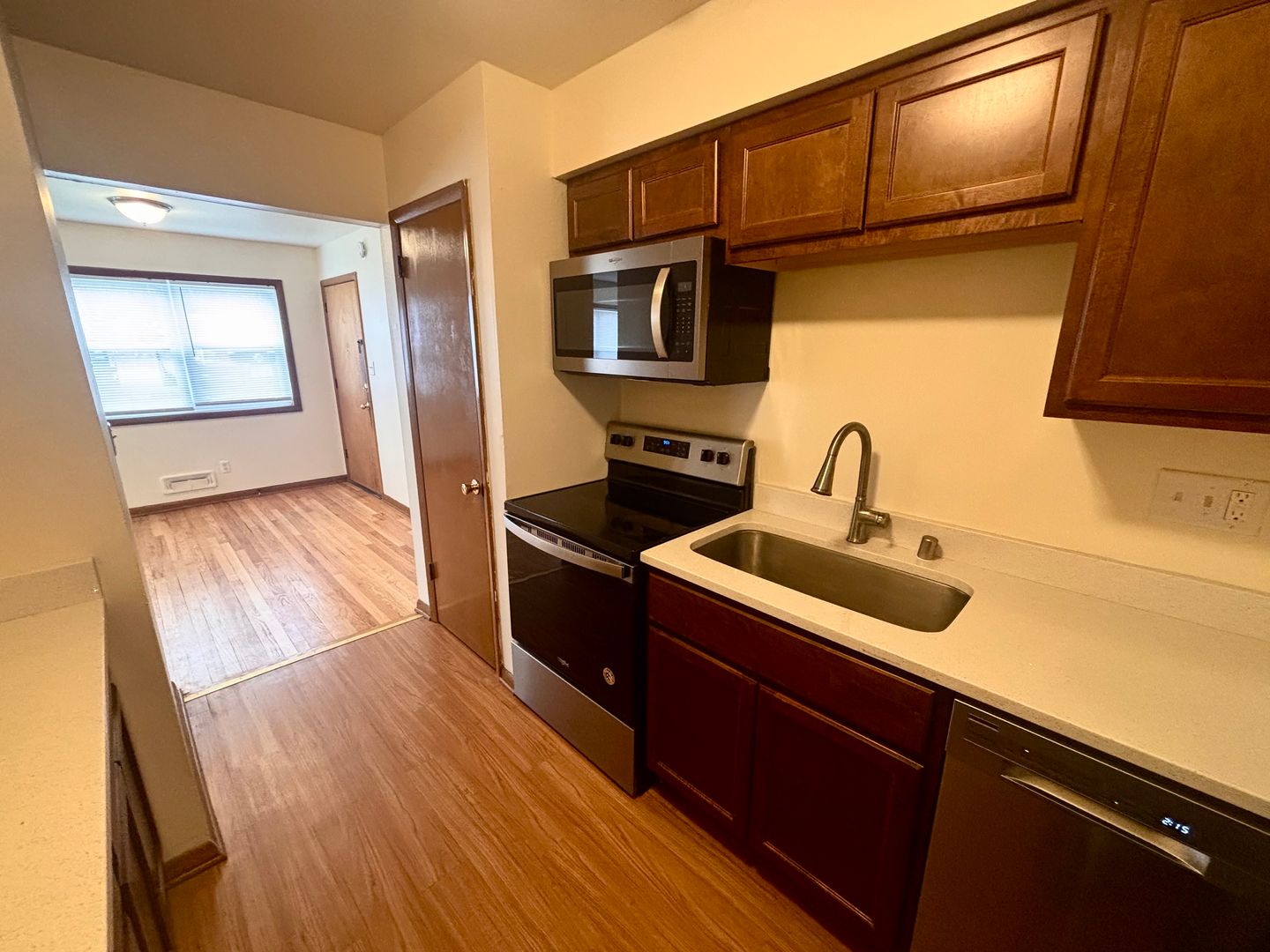 Milwaukee Apartment: 3879 N Humboldt Blvd