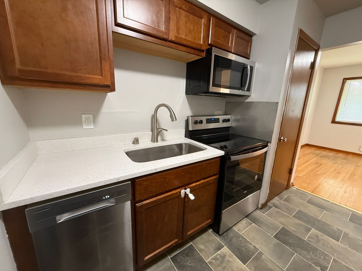 Milwaukee Apartment: 3885 N Humboldt Blvd