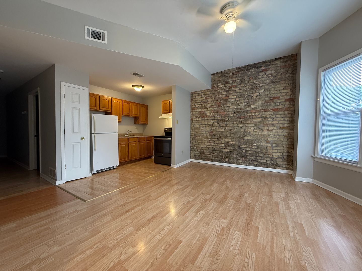 Milwaukee Apartment: 1718-34 E Lafayette Pl