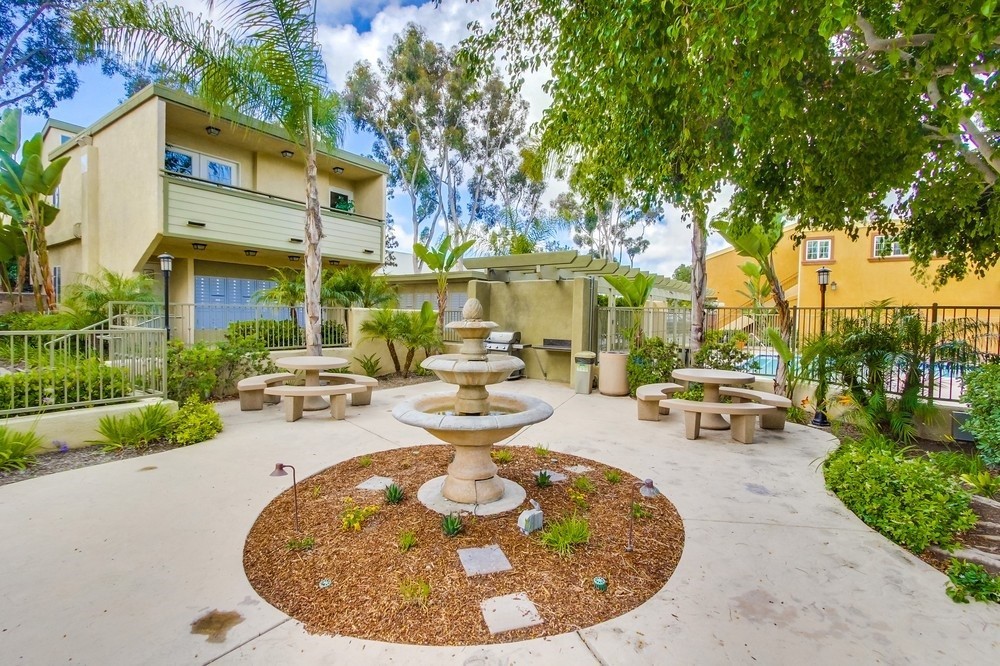 San Diego Condo: 5402 Balboa Arms Dr Unit 445