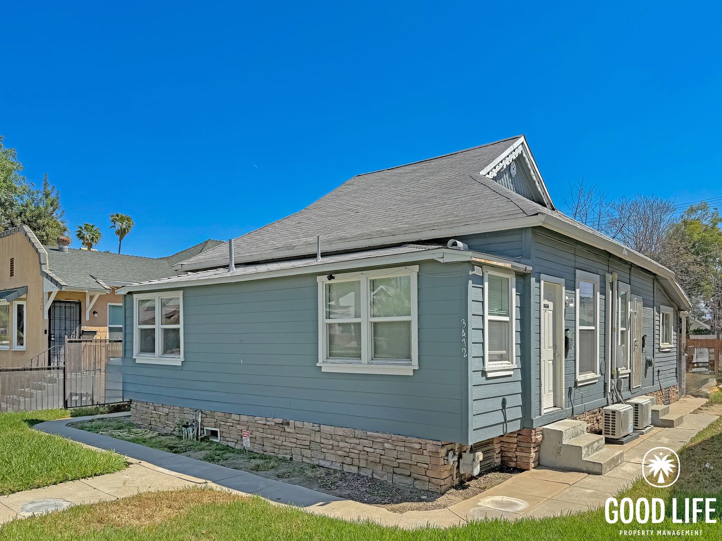 Riverside Apartment: 3472 Brockton Ave