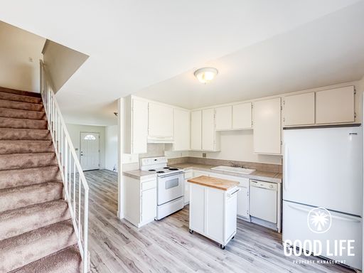 SD: 2BD/1BA Condo in UTC w/ Private Patio, Reserved Parking & On-Site Laundry! – photo 1