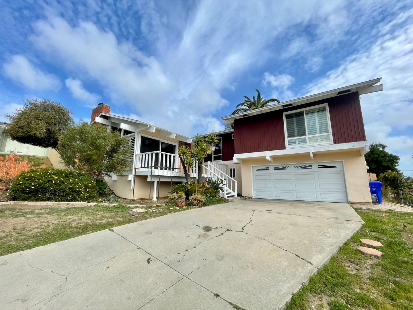 Oceanside House: 2022 Elevada St