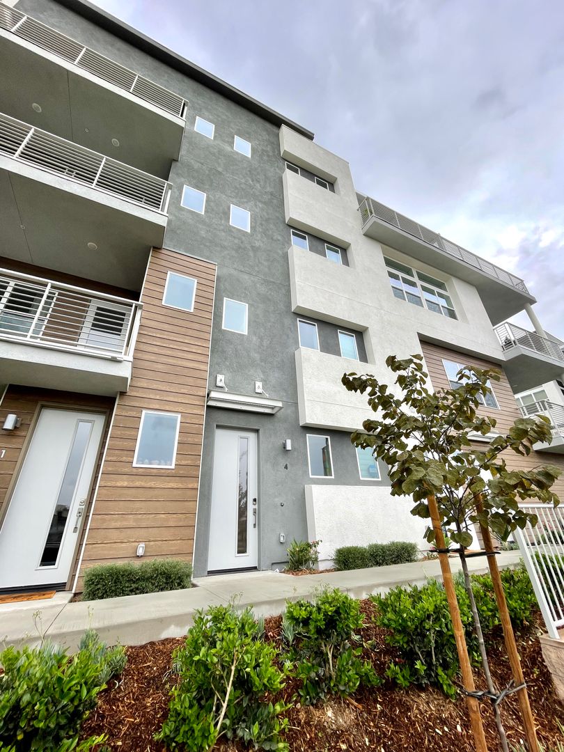 Chula Vista Townhome: 2088 Bravo Loop Unit 4