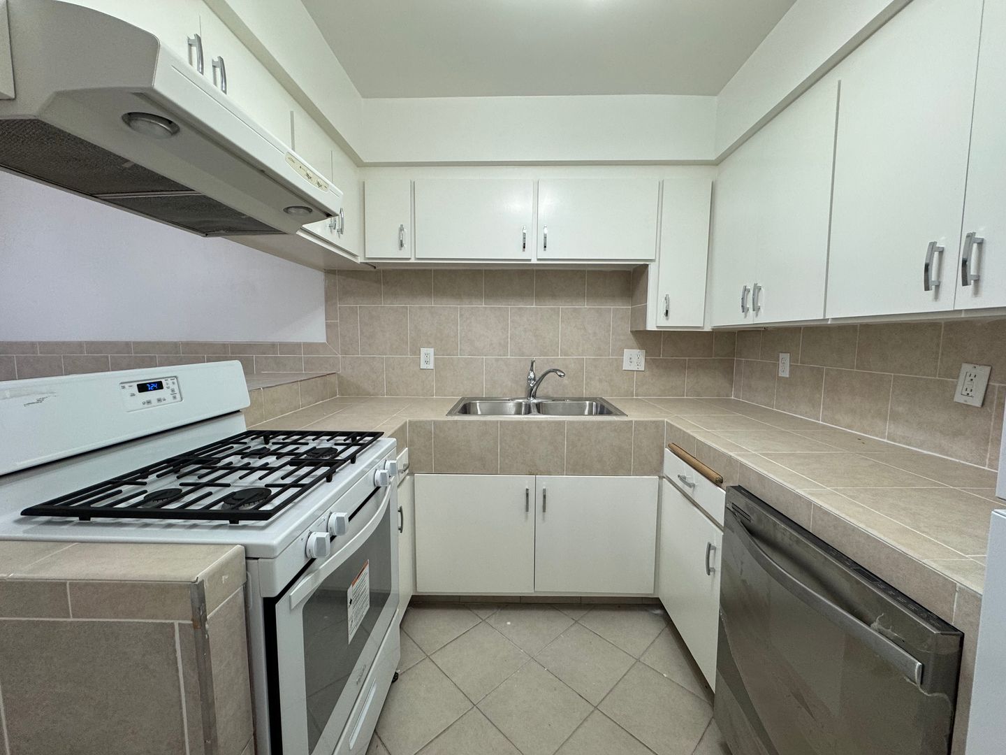 Tustin Apartment: 17022 and 17032 Kenyon Dr