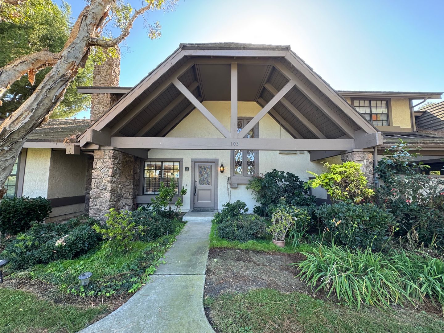 Irvine House: 103 E Yale Loop