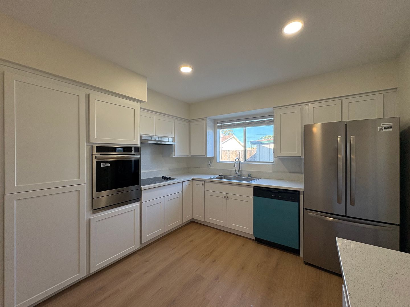 El Cajon House: 570 La Rue Way